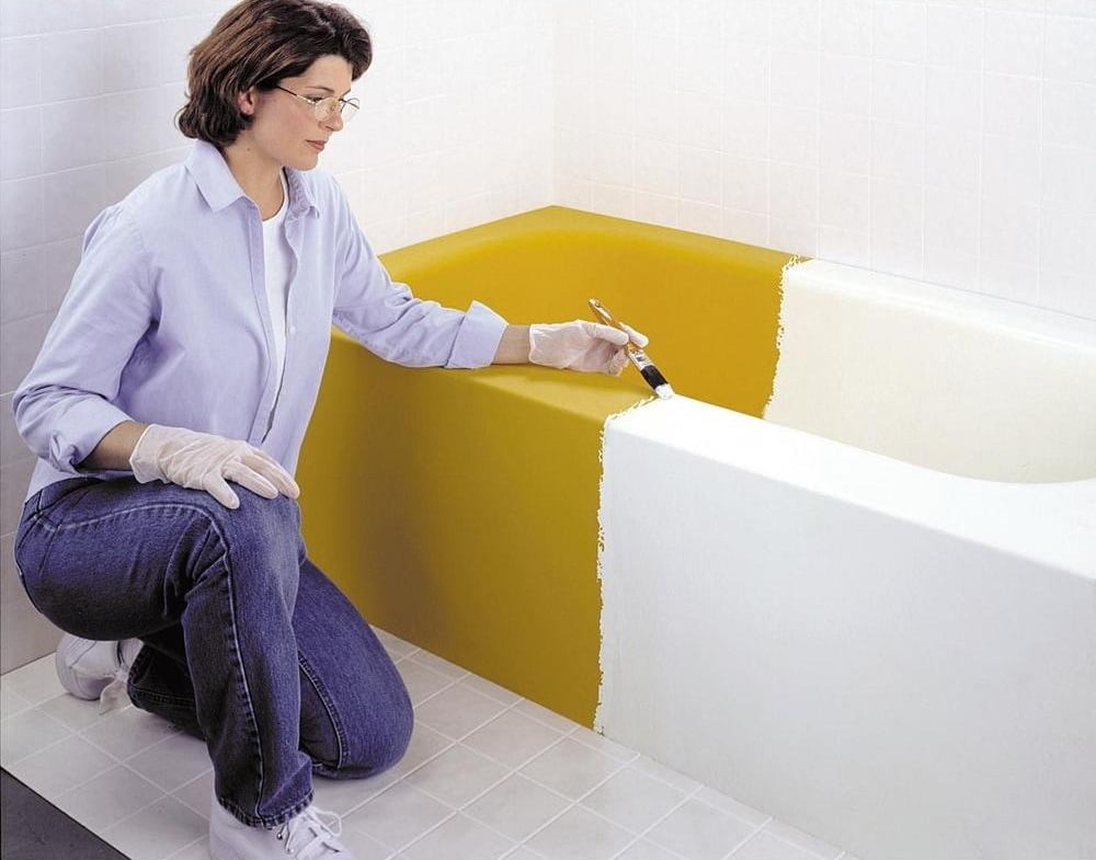 Cómo renovar el baño pintando los sanitarios con nuevos colores